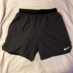Nike running shorts 5”